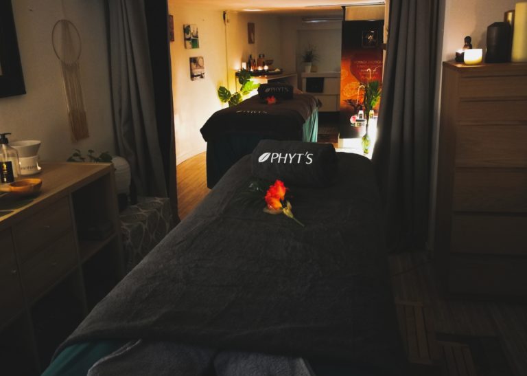 Cabine massage et soin du visage en duo